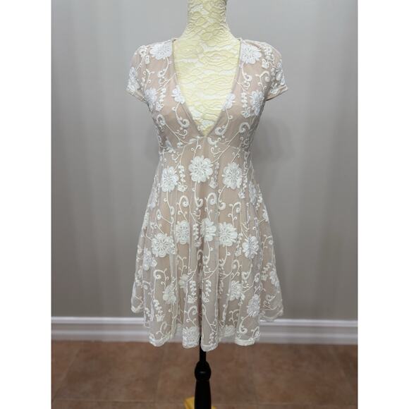 Forever 21 Dresses & Skirts - Forever 21 Medium Floral Lace Dress Fit & Flare Ivory Lace Coquette Low Cut Mini